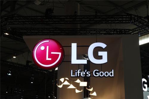 正如LG在其新闻稿中提到的那样那里有三个摄像头