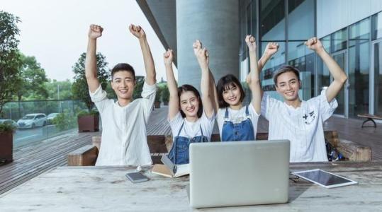 教育新闻：大学生创业除了要把握一定的创业知识外 还需要注意哪些问题