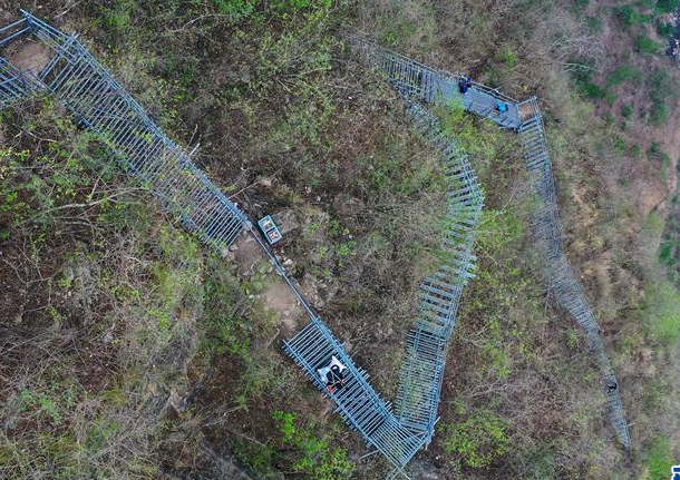 教育新闻：四川凉山州昭觉县支尔莫乡阿土列尔村迎来历史性时刻