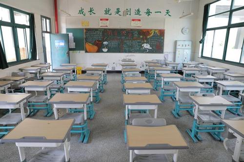 教育新闻：杭州初三高三开学 建议选择提前或延后出行尽量避开高峰