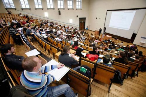 教育新闻：大学生活果真是你想象的那样轻松吗
