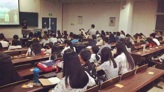 教育新闻：现在这个时代上大学真的是最好的出路吗