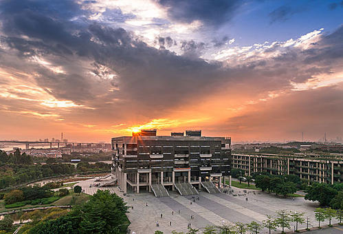 教育新闻：上了大学之后有没有必要把户口迁移到学校