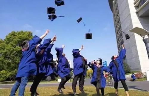 教育新闻：威斯康星大学第一届国际管理双学位MBA学生毕业