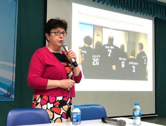 教育新闻：弗兰·博伊尔教授出席越南妇女大会