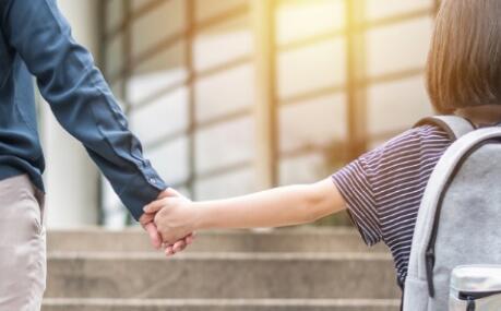 教育新闻：学校的新系统使父母保持联系