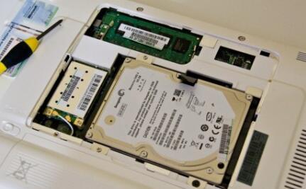 华硕 Eee PC 1000HA 笔记本电脑的扬声器和电池评测