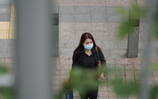 四分之三的大学报告入学人数仍在下降