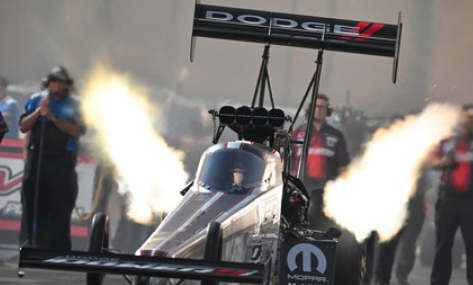 道奇SRT和Mopar赛车手着眼于NHRA Gatornationals的成功