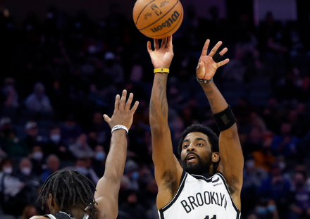 凯尔特人队飙升至顶峰太阳队在NBA行动中击败了76人队