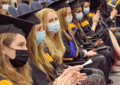 耶鲁护理学院2020年和2021年的班级返回庆祝校友毕业典礼