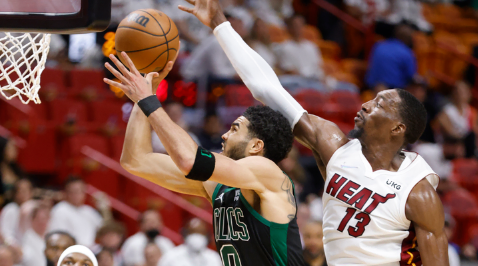 波士顿凯尔特人队在战胜迈阿密热火队后濒临NBA决赛