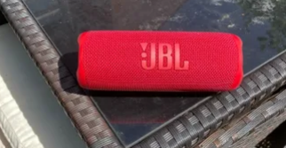 如果您在这个黑色星期五只购买一台便携式扬声器请确保它是这款五星级JBL