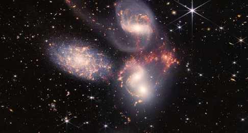 明亮的星系对暗物质进行了考验