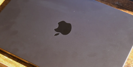苹果的M2MacBookPro可能是比较新的M3型号更好的选择
