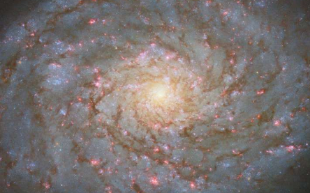 哈勃拍摄到宝石般明亮的螺旋星系 NGC 4689