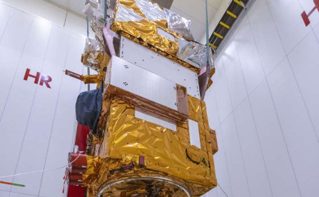 Sentinel-2C密封在Vega火箭整流罩内